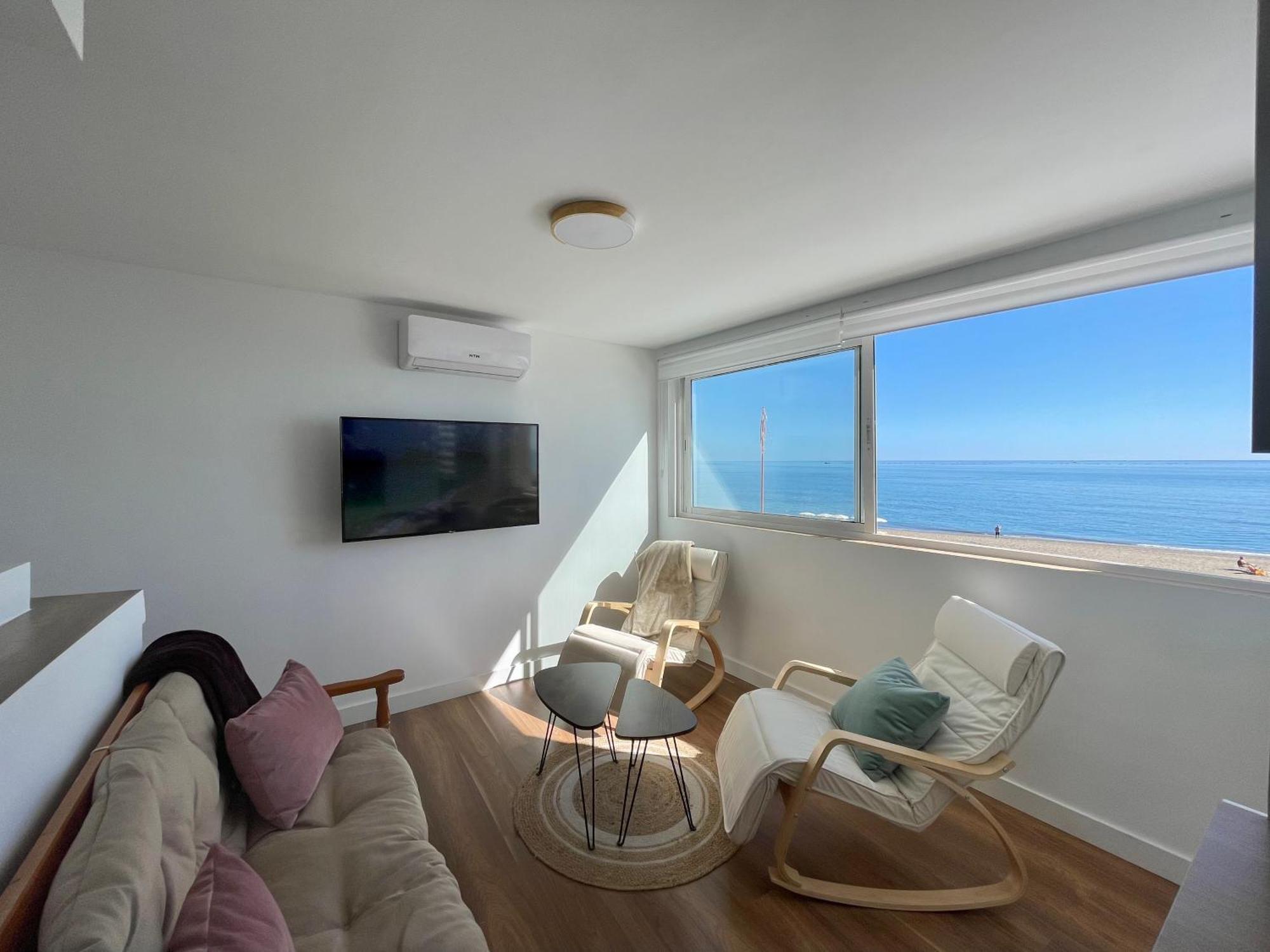 Apartamento Calma Carihuela Beach - 10 Metros De La Playa Торремолінос Екстер'єр фото
