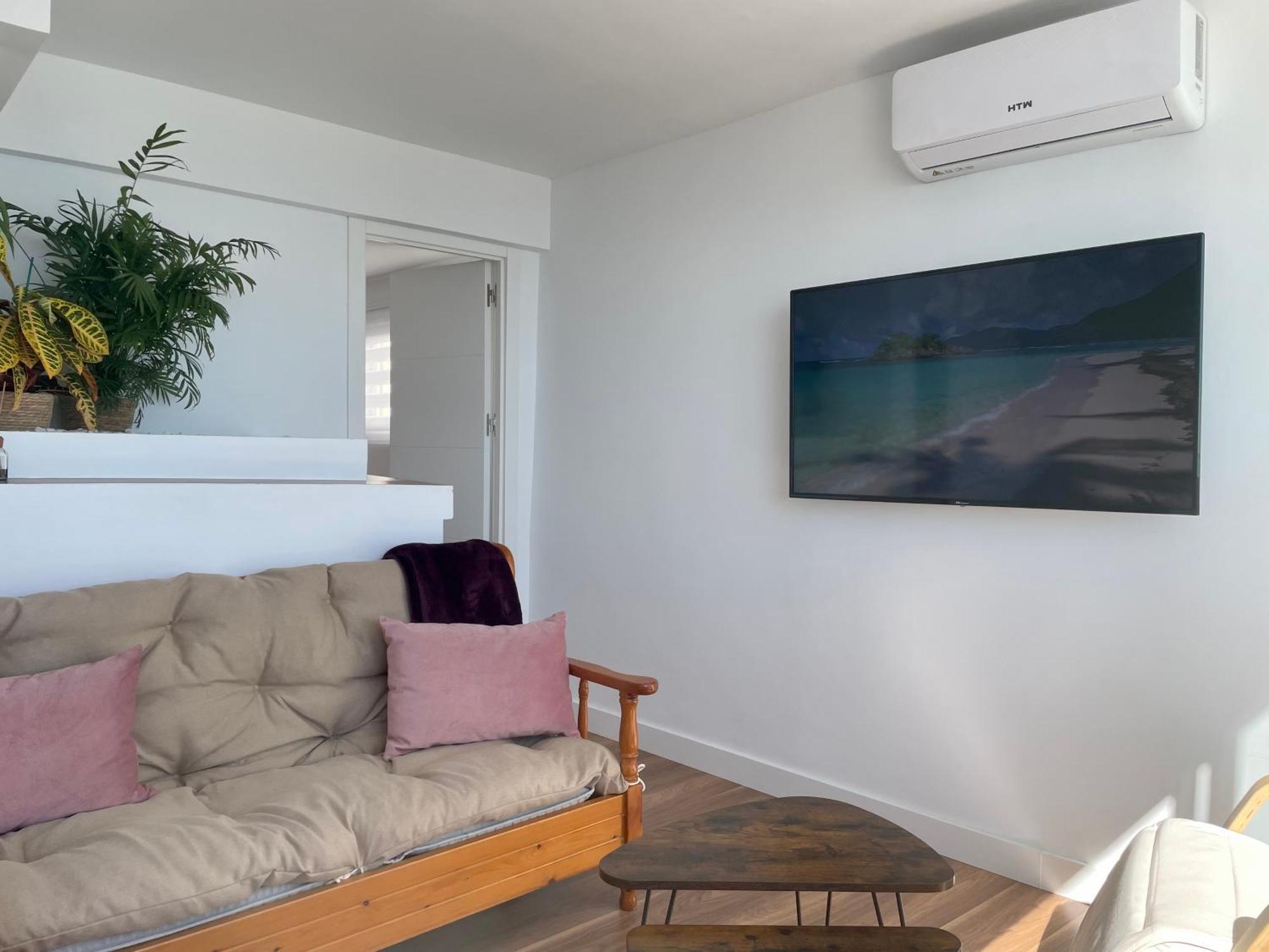 Apartamento Calma Carihuela Beach - 10 Metros De La Playa Торремолінос Екстер'єр фото