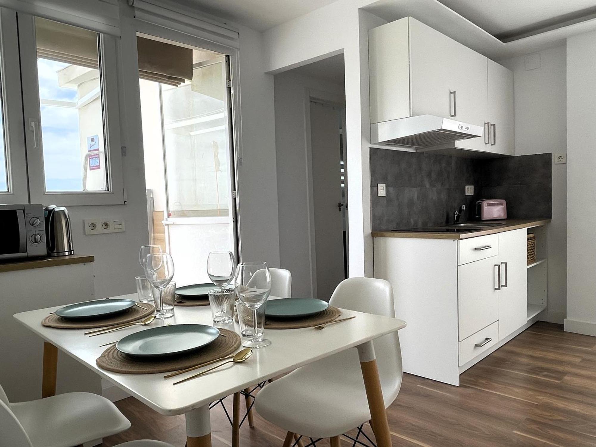 Apartamento Calma Carihuela Beach - 10 Metros De La Playa Торремолінос Екстер'єр фото